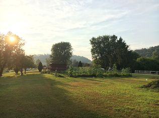 825 Hannaman Ln, Elizabeth, WV 26143