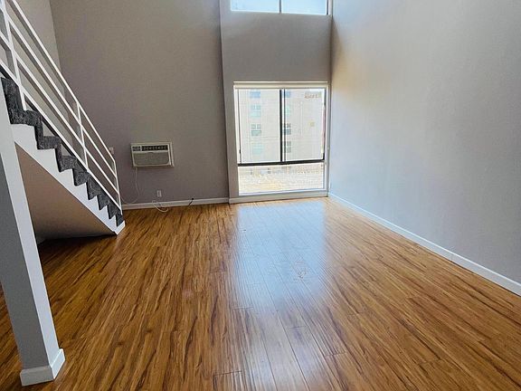 4th image of 7044 Hawthorn Ave #304