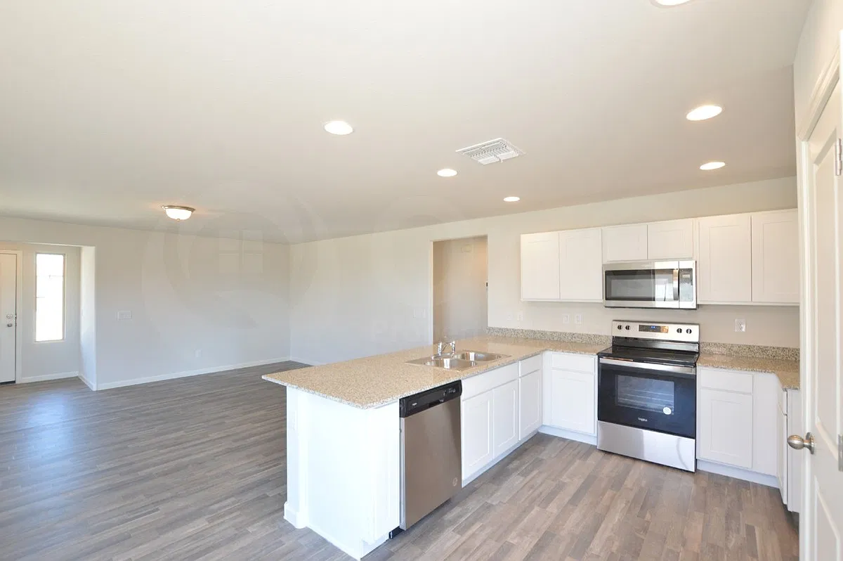 3 bed, 2.0 bath, 1375 sqft, $1,549 — Photo 4
