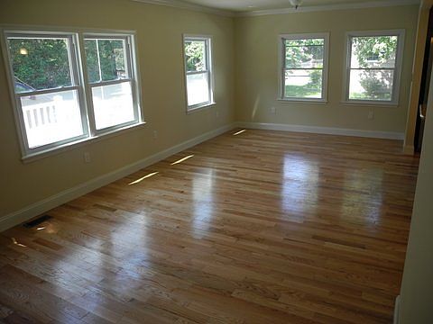 8351 Bodkin Ave Dining