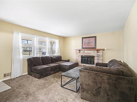4th image of 4933 S Grand Ave
