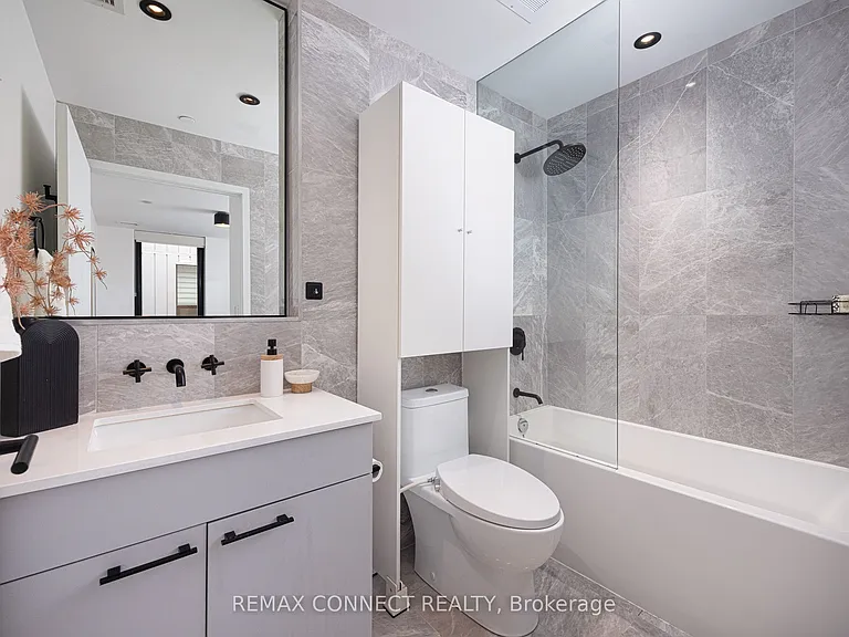 41 Dovercourt Rd #402 — Photo 15
