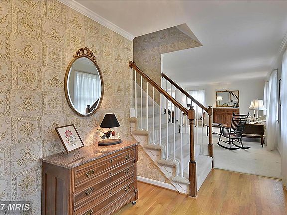 3rd image of 3616 Camelot Dr