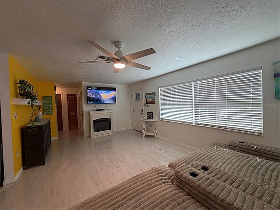 4th image of 11375 Corrigan St