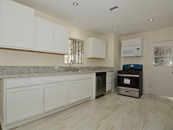 5th image of 1634 Cabrera Ave