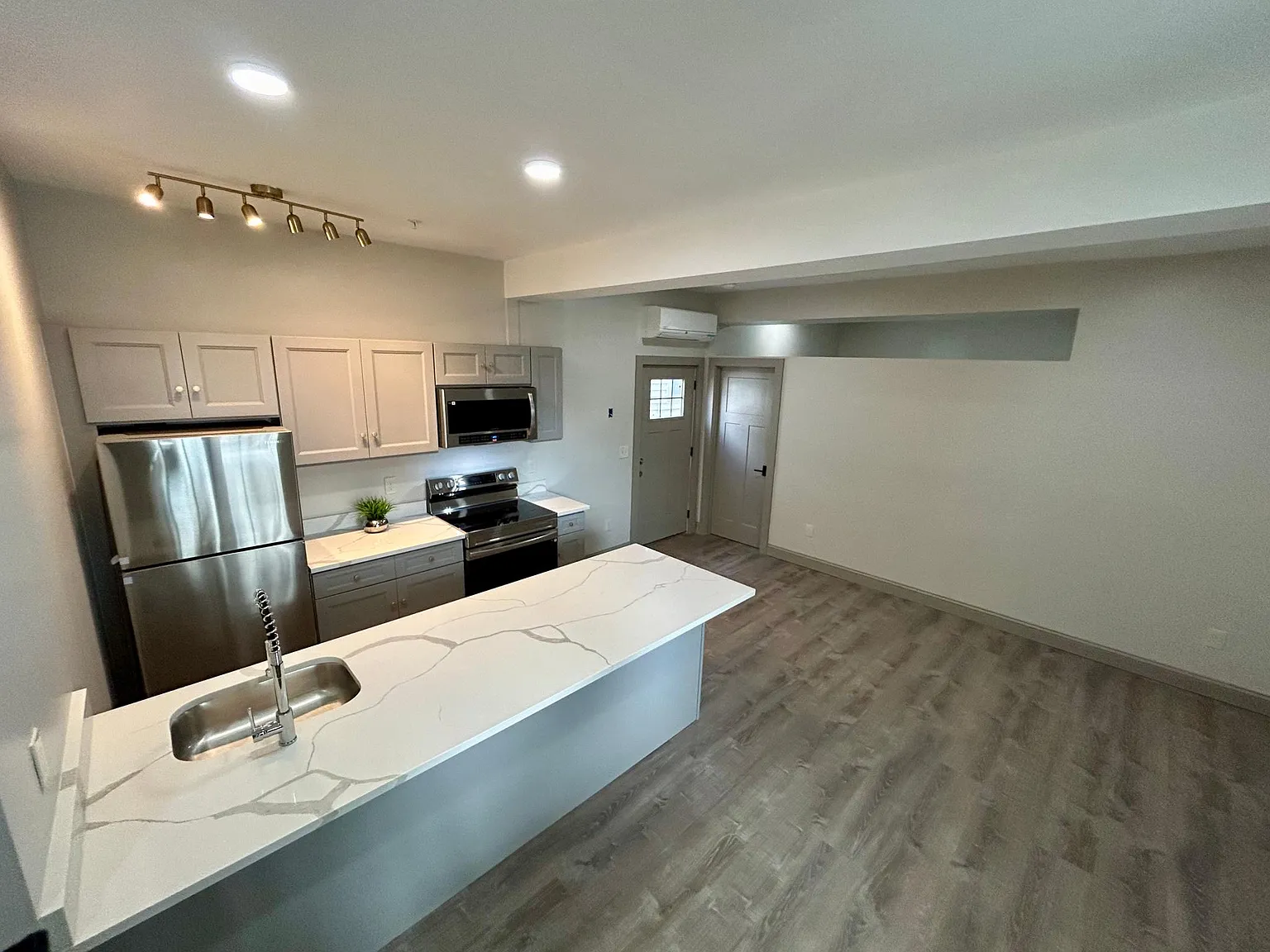 50 Newhall St — Photo 2