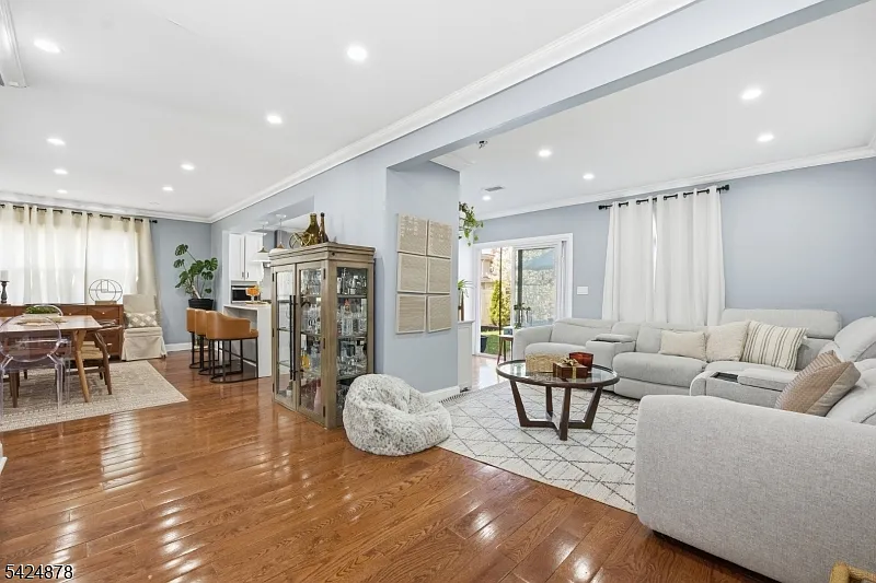 4 bed, 3.5 bath, $6,500 — Photo 2
