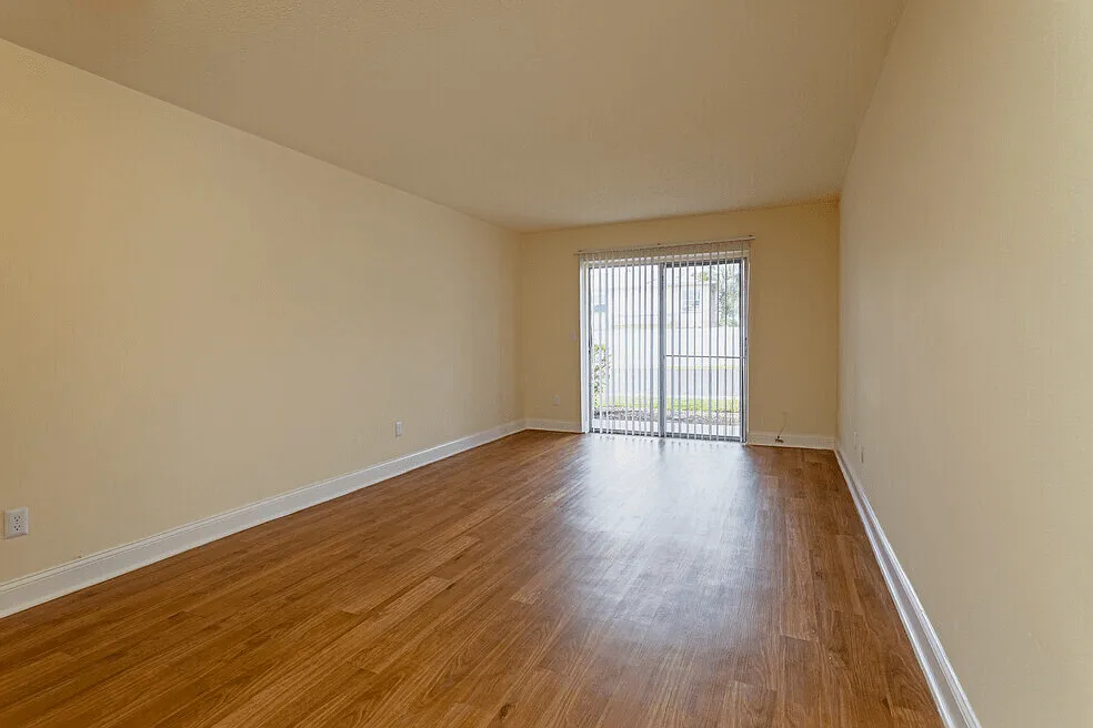 Oak Manor Apartment Homes — Photo 4