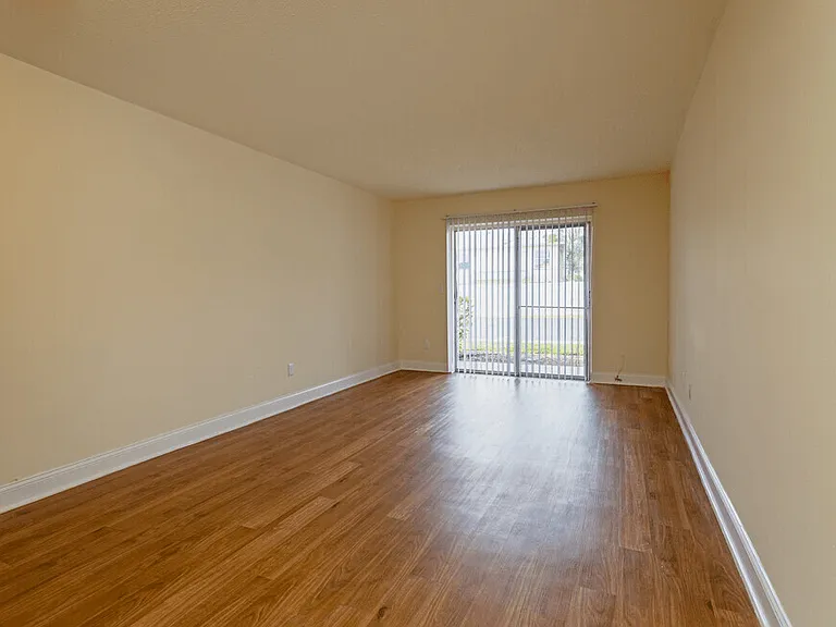 Oak Manor Apartment Homes — Photo 4