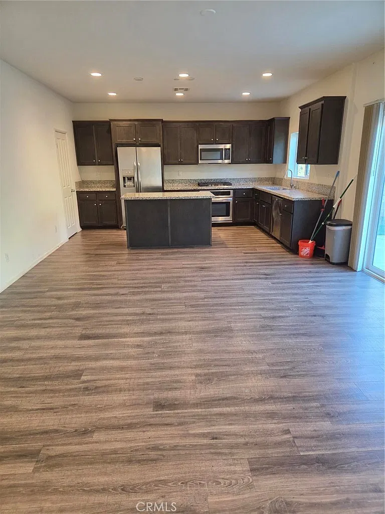 7 bed, 3.5 bath, 2833 sqft, $3,950 — Photo 3