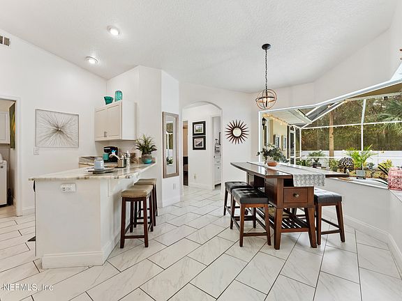 4th image of 9 WILDWOOD Place