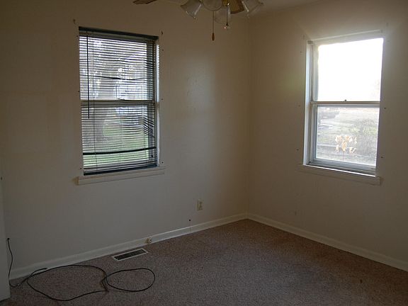 5th image of 74 Cochran Dr