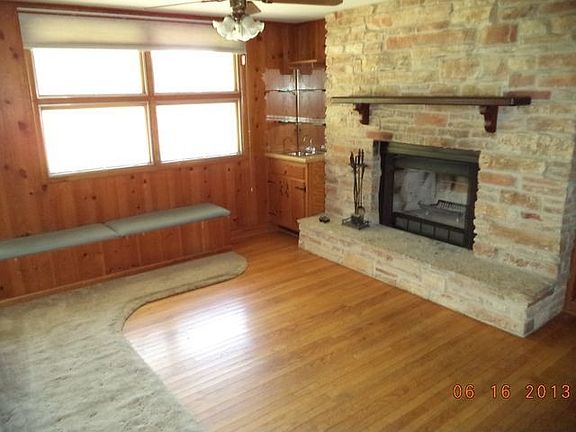 4th image of 421 Tilton Park Dr