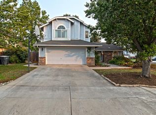 1027 Palo Alto Ave, Clovis, CA 93612