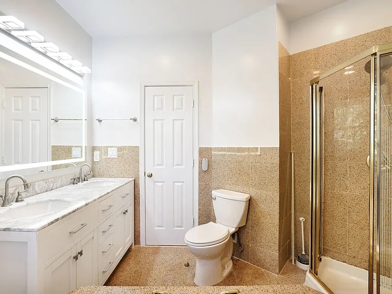1377 Quincy St NW — Photo 11