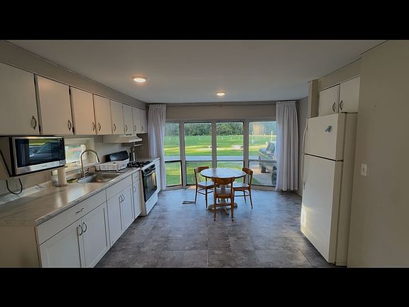 2nd image of 105 Poplar St