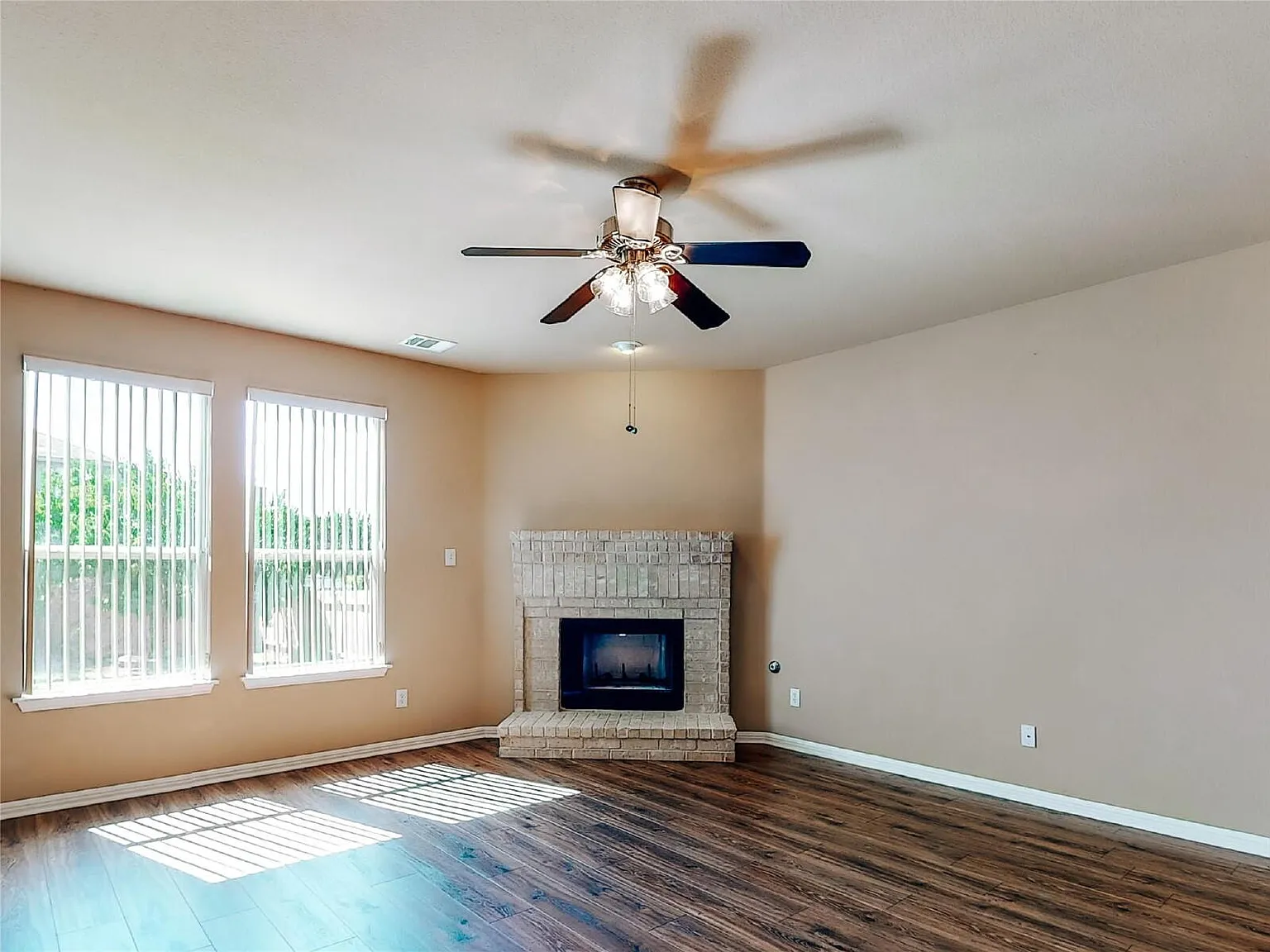 4 bed, 2.5 bath, 2659 sqft, $2,400 — Photo 4
