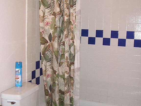 5th image of 359 Junipero Dr APT 4