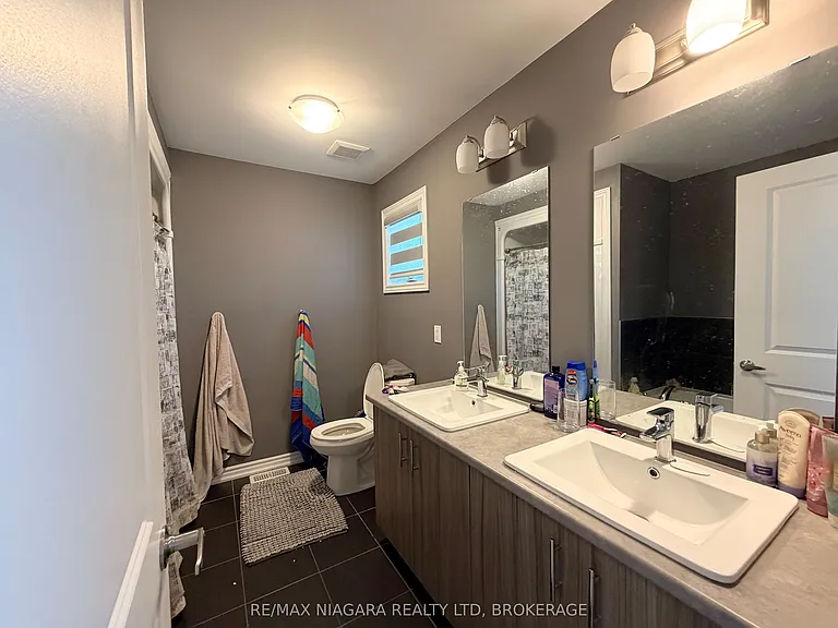 78 Bradley Ave — Photo 11