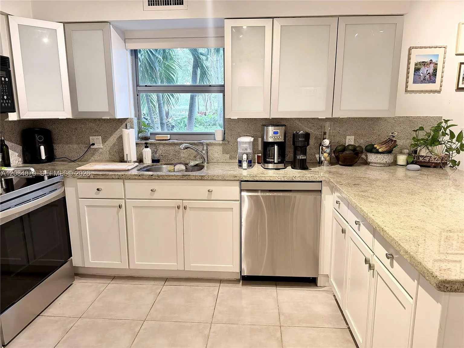 Nirvana Condo No Two Cond — Photo 4
