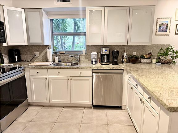 4th image of 777 NE 62nd St APT C114