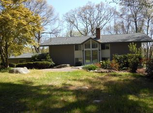 10 S Glenwoods Rd, Gales Ferry, CT 06335