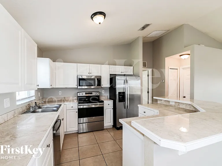 1412 NW 12th Pl — Photo 6