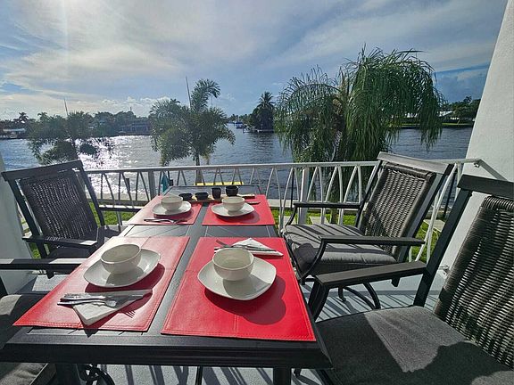 3rd image of 505 N Riverside Dr APT 12A