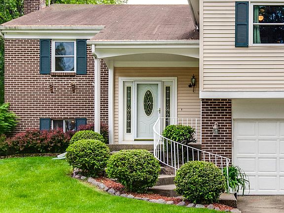 2nd image of 121 Annapolis Dr