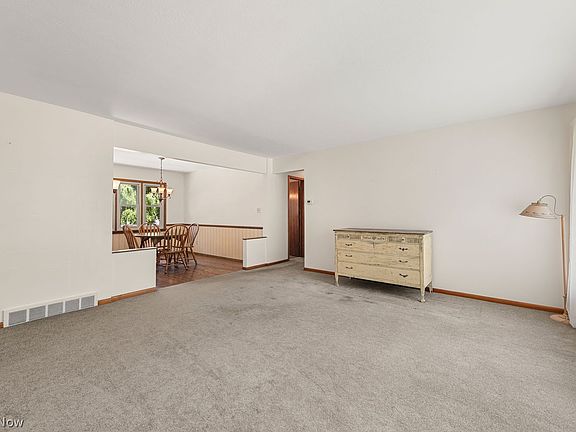 3rd image of 6100 Sequoia Dr