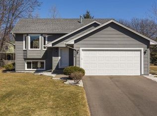 250 Berkshire Ln N, Plymouth, MN 55441
