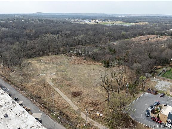 4th image of E Frank Phillips Blvd