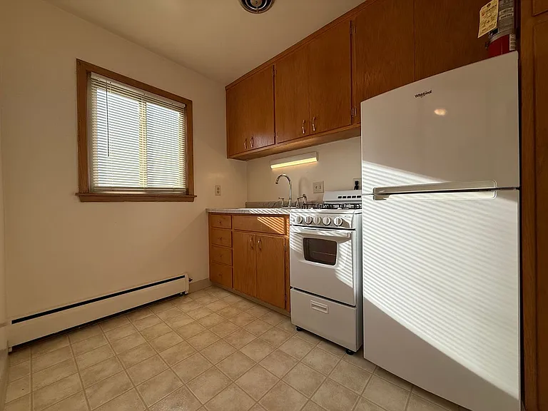647 Cleveland Ave S — Photo 4