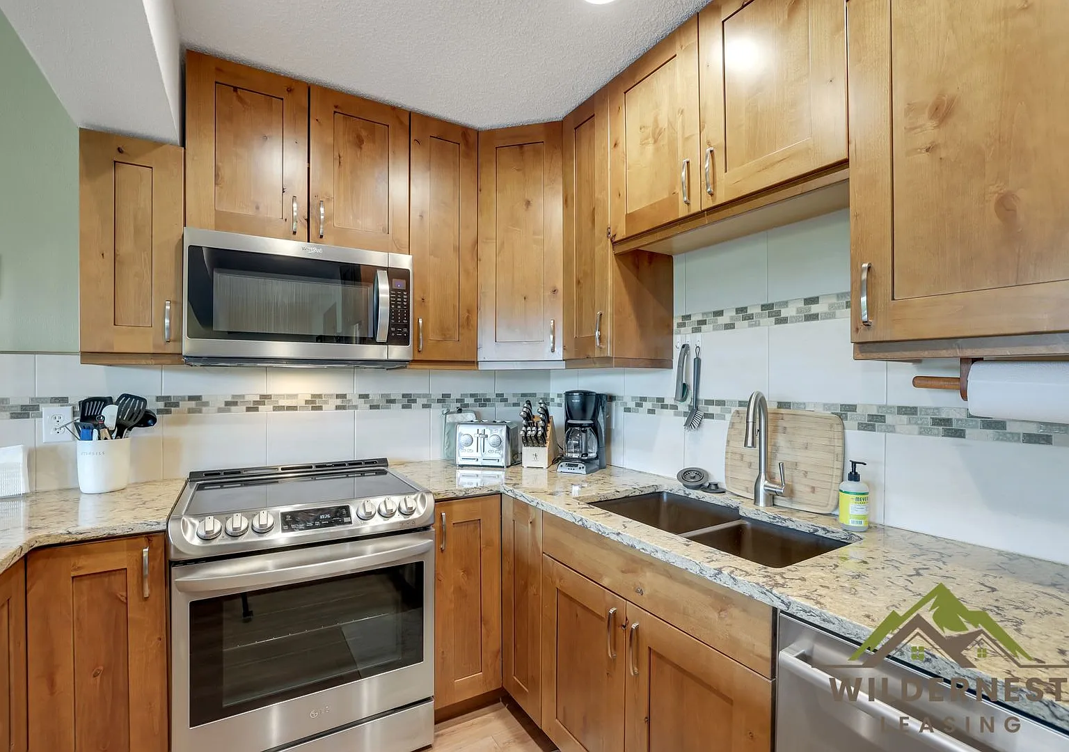 Winter Rental 2 Bedroom/2 Bath, New Furniture, Private Laundry — Photo 4