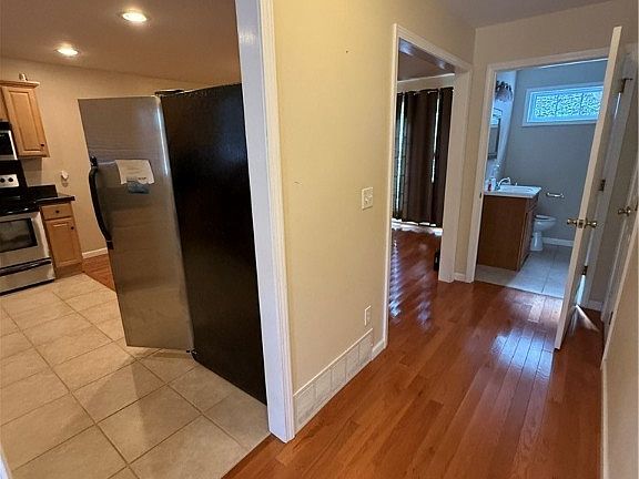 3rd image of 63B Josephine Ave