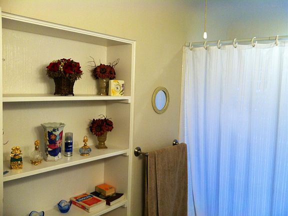 4th image of 5526 E 3rd Ave #5526