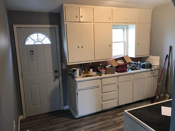 5th image of 720 S Poplar St