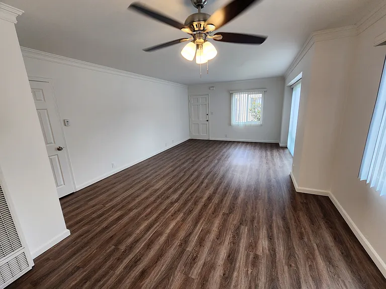 Dinning Rm & Living Rm