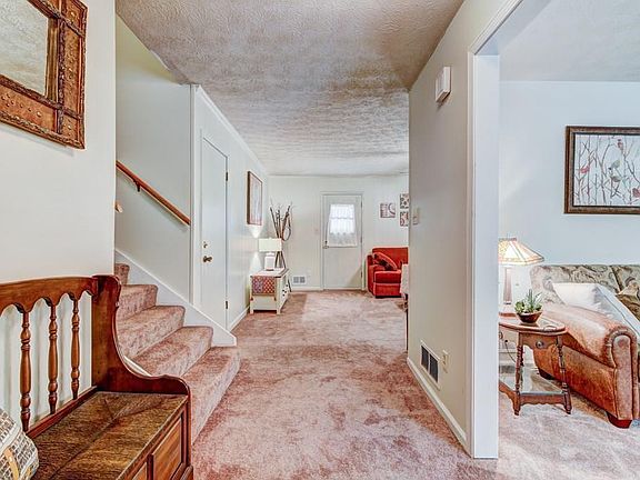 3rd image of 63 Vanessa Dr SE