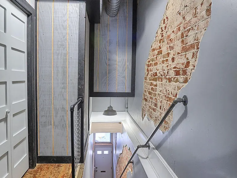 120 W Market St #A — Photo 17