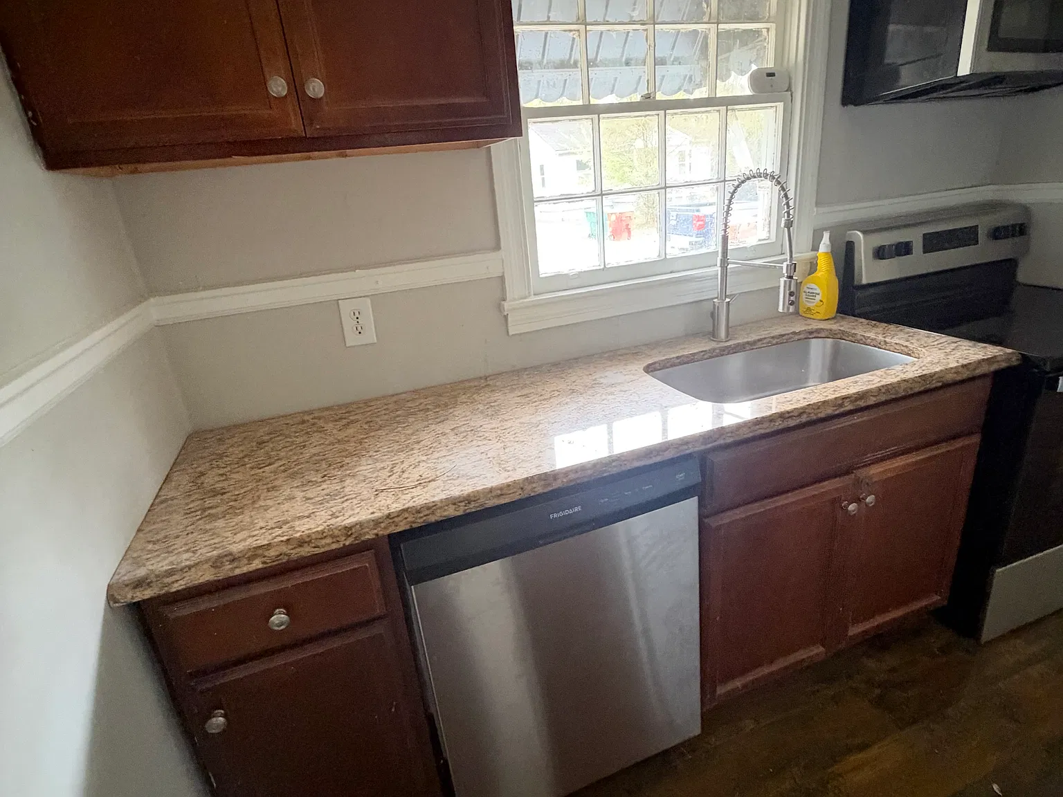 2 bed, 576 sqft, $1,300 — Photo 2