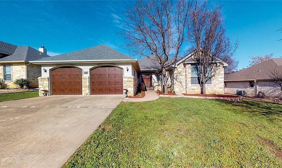 1st image of 407 Woodland Park Dr