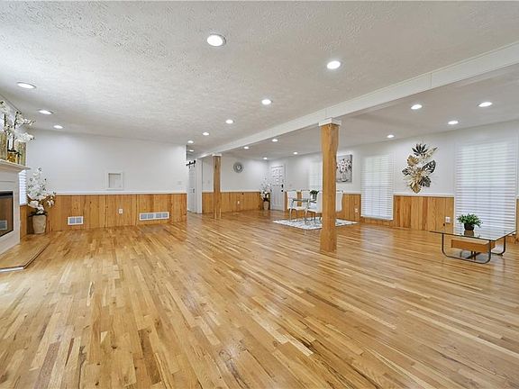 4th image of 5692 Rosser Ct