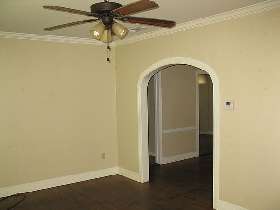 2nd image of 1900 W Park Ave