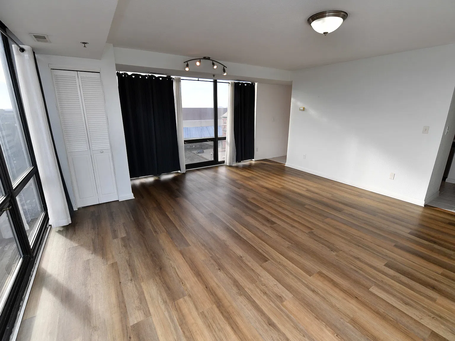 2 bed, 1199 sqft, $1,750 — Photo 4