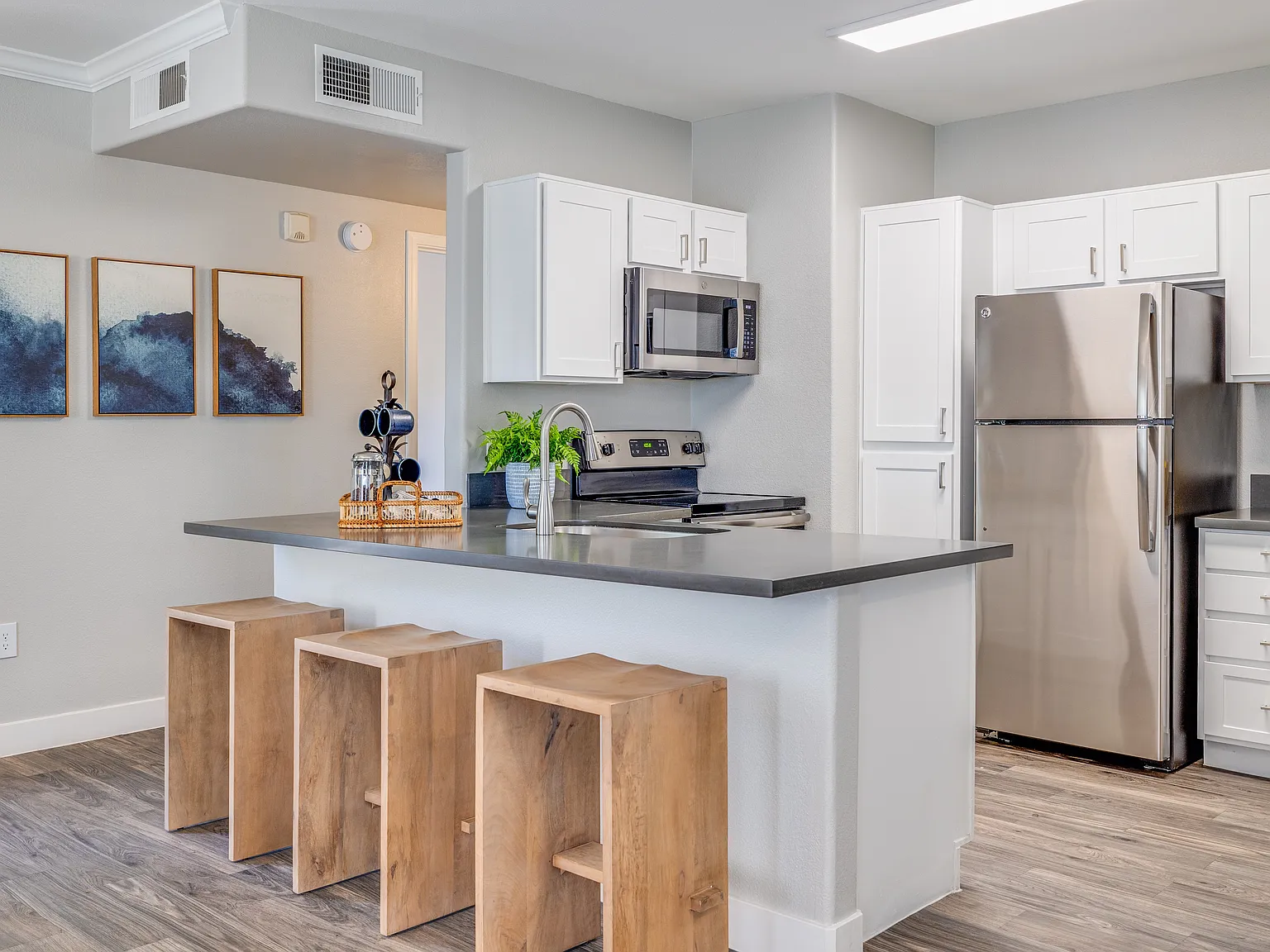 Allegro Apartments — Photo 4