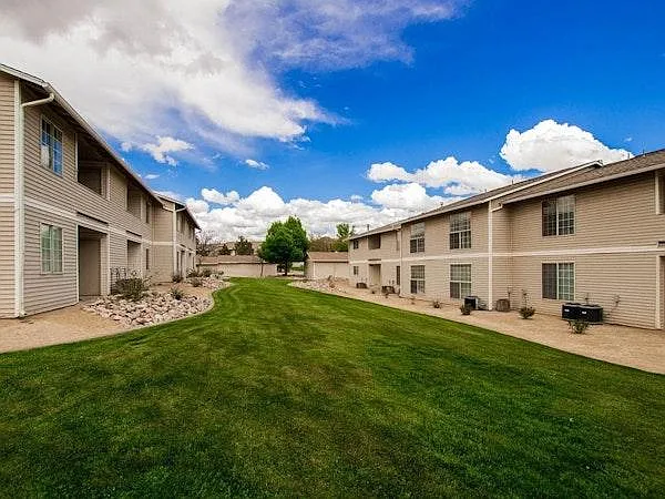 Sierra Pointe Apartments — Photo 1