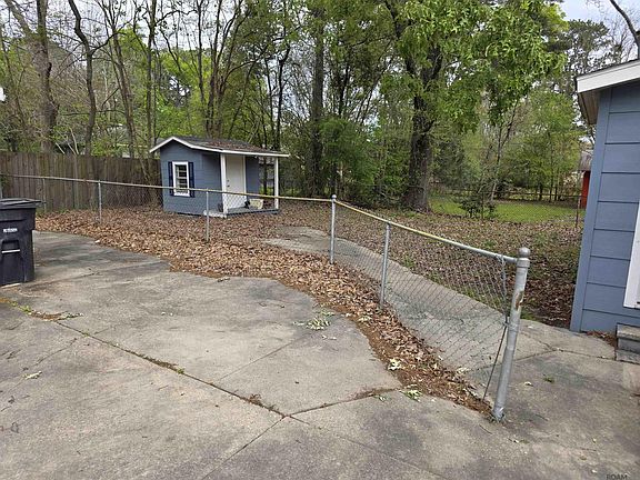 3rd image of 3541 Wayne Dr