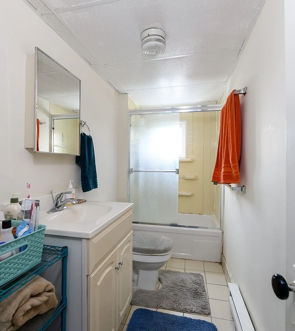 2 bed, 650 sqft, $2,300 — Photo 1