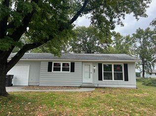 605 Saint Rose Dr, Godfrey, IL 62035